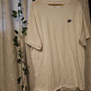 White Nike tee (XXL)